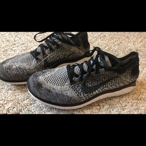 NIKE Fly knit shoes